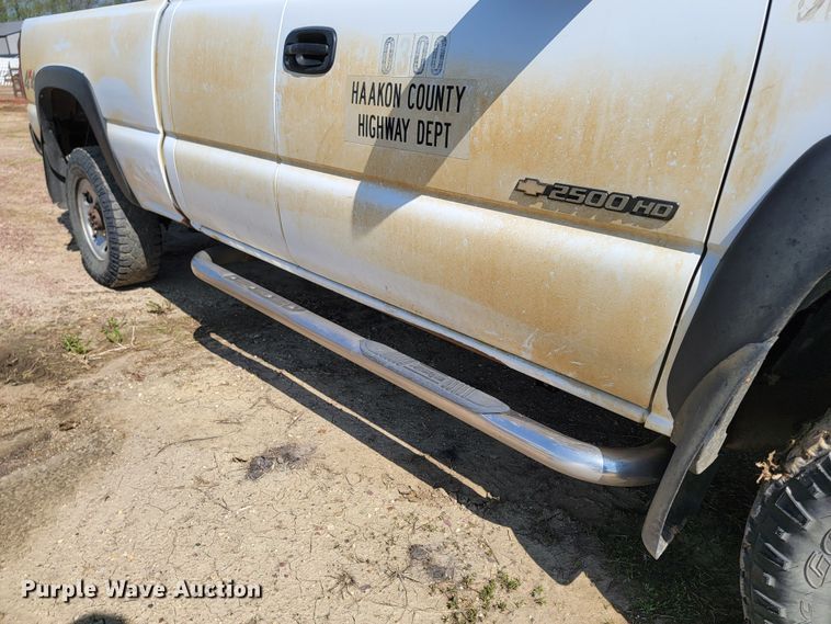 image for item ML9384 2005 Chevrolet Silverado 2500HD  Ext. Cab pickup truck
