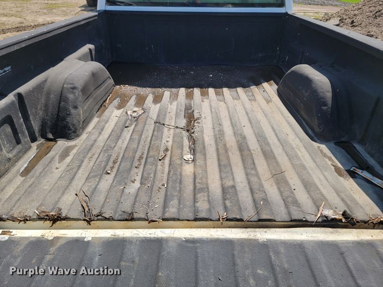 image for item ML9384 2005 Chevrolet Silverado 2500HD  Ext. Cab pickup truck