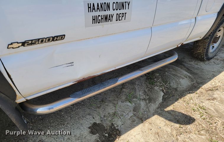 image for item ML9384 2005 Chevrolet Silverado 2500HD  Ext. Cab pickup truck