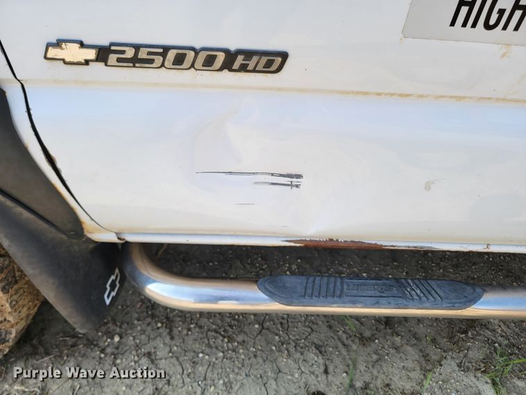 image for item ML9384 2005 Chevrolet Silverado 2500HD  Ext. Cab pickup truck