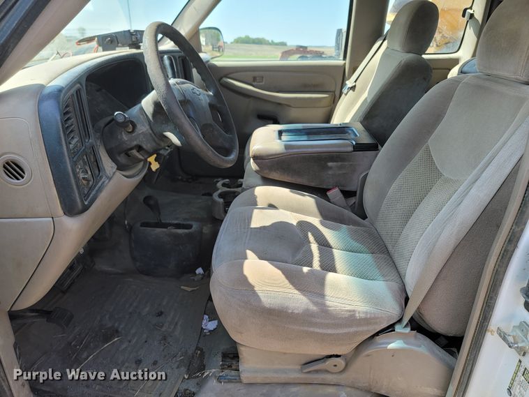 image for item ML9384 2005 Chevrolet Silverado 2500HD  Ext. Cab pickup truck