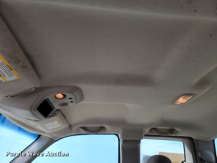 image for item ML9384 2005 Chevrolet Silverado 2500HD  Ext. Cab pickup truck