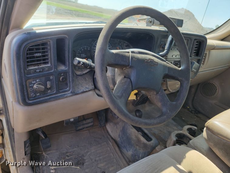 image for item ML9384 2005 Chevrolet Silverado 2500HD  Ext. Cab pickup truck