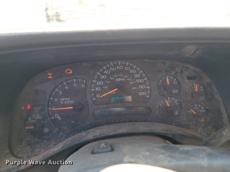 image for item ML9384 2005 Chevrolet Silverado 2500HD  Ext. Cab pickup truck