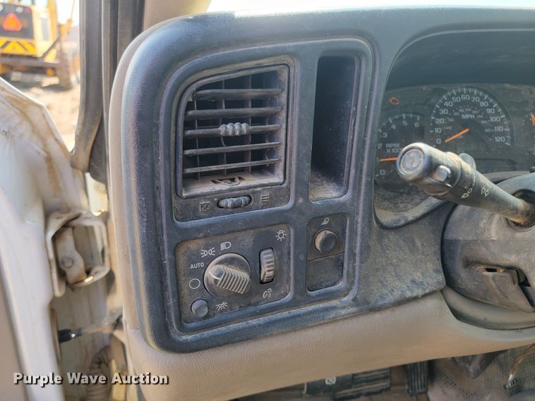 image for item ML9384 2005 Chevrolet Silverado 2500HD  Ext. Cab pickup truck