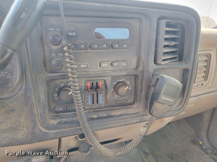 image for item ML9384 2005 Chevrolet Silverado 2500HD  Ext. Cab pickup truck