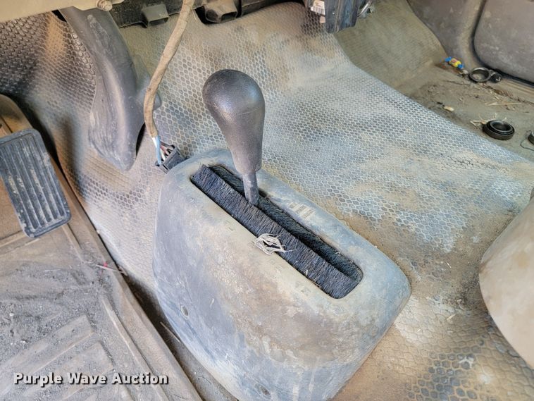 image for item ML9384 2005 Chevrolet Silverado 2500HD  Ext. Cab pickup truck