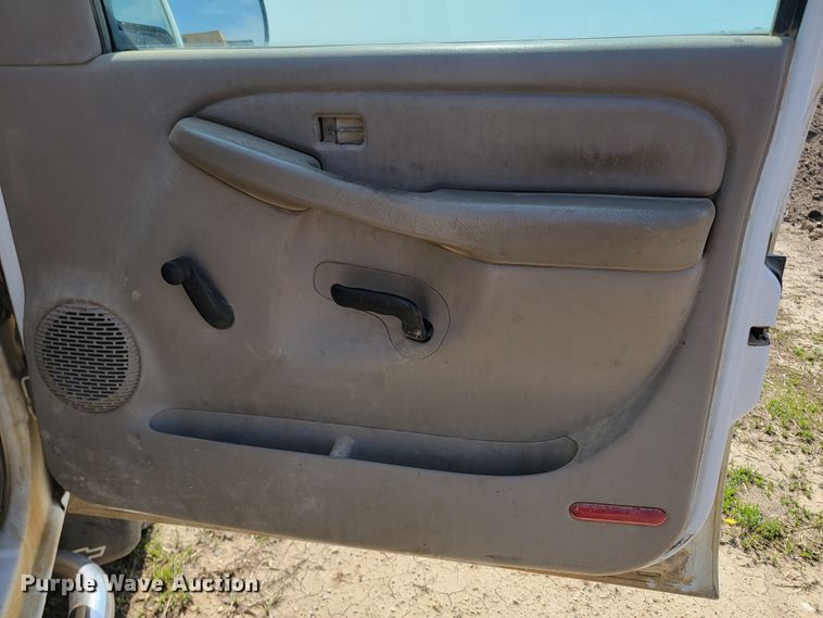 image for item ML9384 2005 Chevrolet Silverado 2500HD  Ext. Cab pickup truck