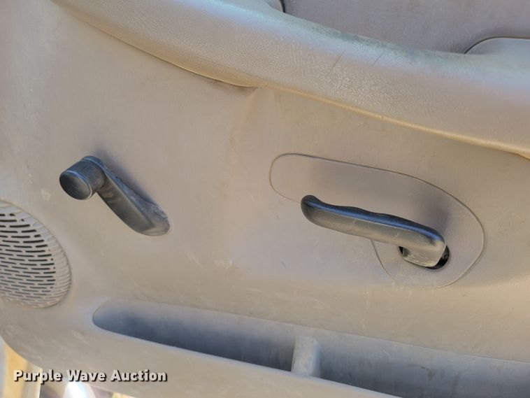 image for item ML9384 2005 Chevrolet Silverado 2500HD  Ext. Cab pickup truck