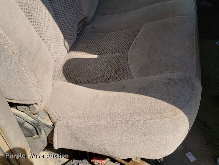 image for item ML9384 2005 Chevrolet Silverado 2500HD  Ext. Cab pickup truck