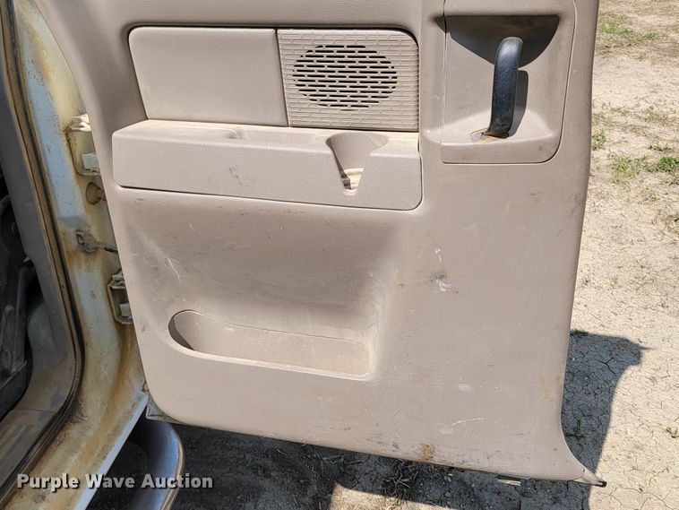 image for item ML9384 2005 Chevrolet Silverado 2500HD  Ext. Cab pickup truck