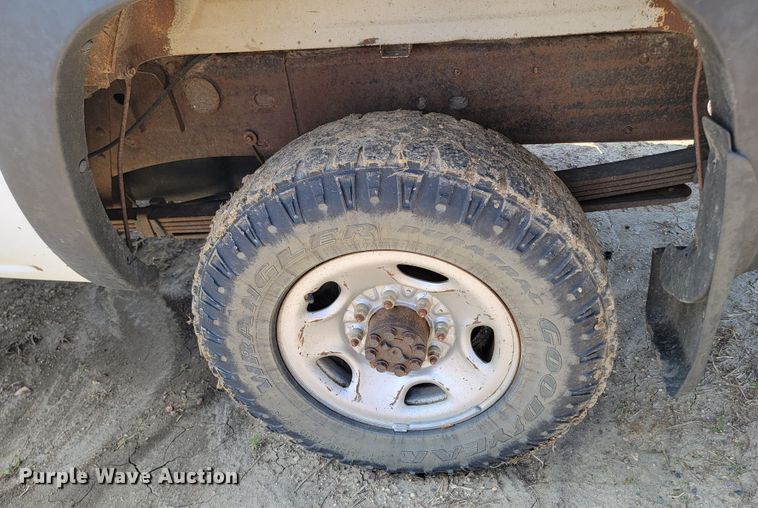 image for item ML9384 2005 Chevrolet Silverado 2500HD  Ext. Cab pickup truck