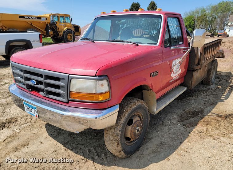 image for item ML9385 1996 Ford F350 XL  flatbed pickup truck