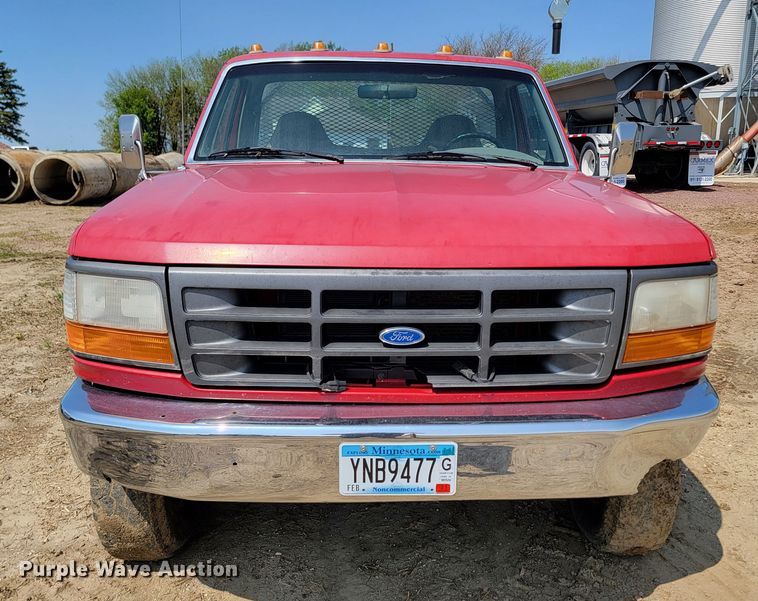 image for item ML9385 1996 Ford F350 XL  flatbed pickup truck