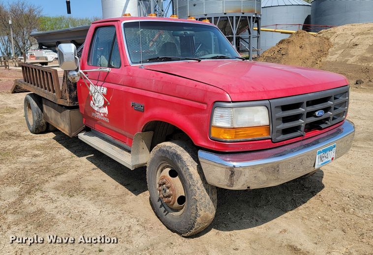 image for item ML9385 1996 Ford F350 XL  flatbed pickup truck