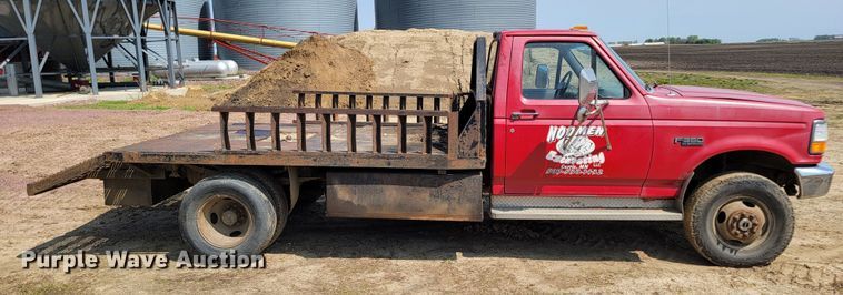 image for item ML9385 1996 Ford F350 XL  flatbed pickup truck