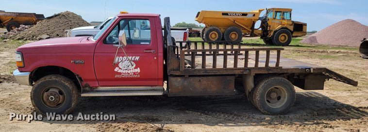 image for item ML9385 1996 Ford F350 XL  flatbed pickup truck