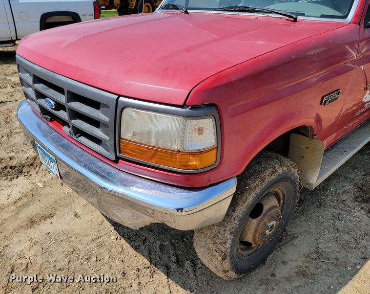 image for item ML9385 1996 Ford F350 XL  flatbed pickup truck