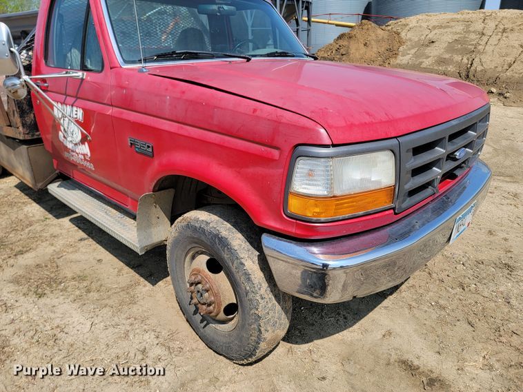 image for item ML9385 1996 Ford F350 XL  flatbed pickup truck