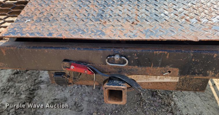 image for item ML9385 1996 Ford F350 XL  flatbed pickup truck