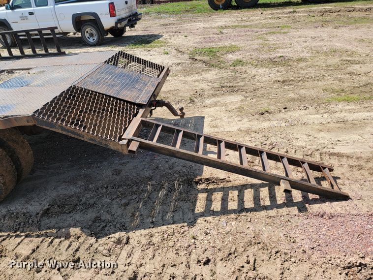 image for item ML9385 1996 Ford F350 XL  flatbed pickup truck