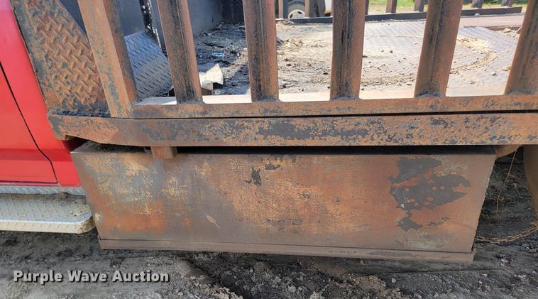 image for item ML9385 1996 Ford F350 XL  flatbed pickup truck