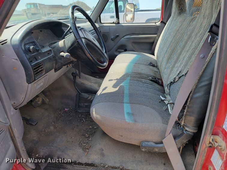 image for item ML9385 1996 Ford F350 XL  flatbed pickup truck