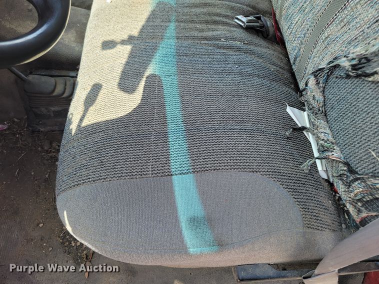 image for item ML9385 1996 Ford F350 XL  flatbed pickup truck