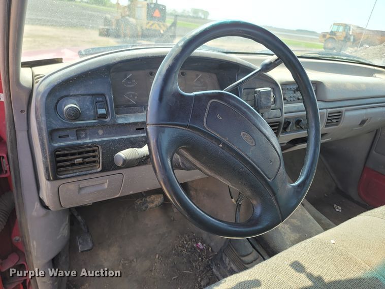 image for item ML9385 1996 Ford F350 XL  flatbed pickup truck