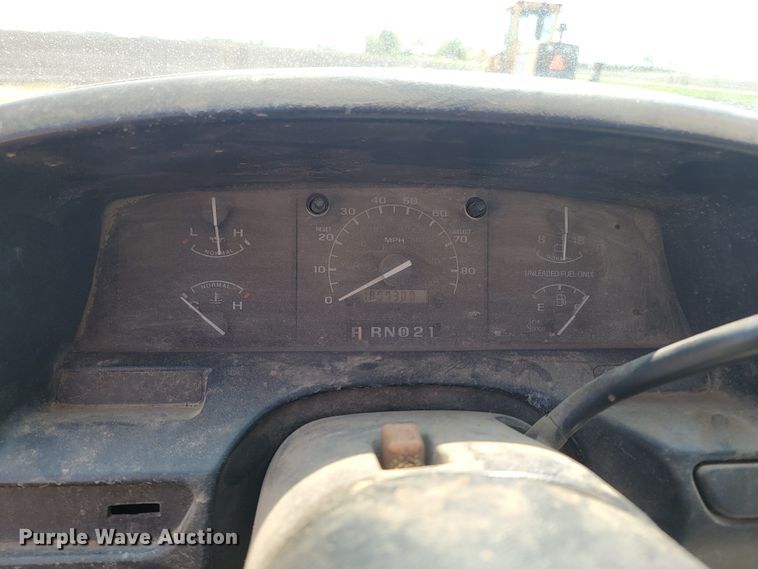 image for item ML9385 1996 Ford F350 XL  flatbed pickup truck