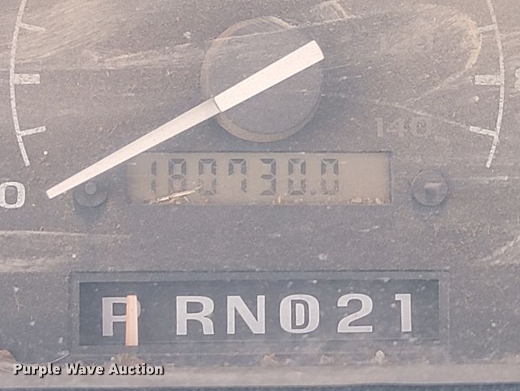 image for item ML9385 1996 Ford F350 XL  flatbed pickup truck