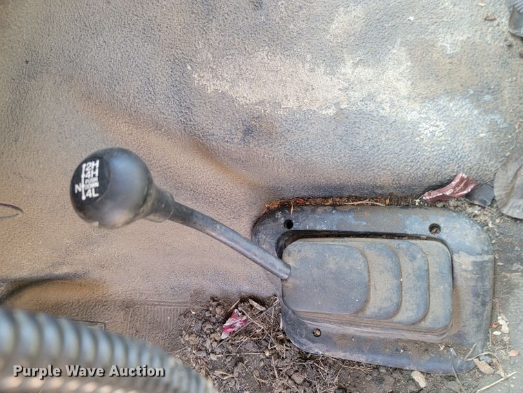 image for item ML9385 1996 Ford F350 XL  flatbed pickup truck