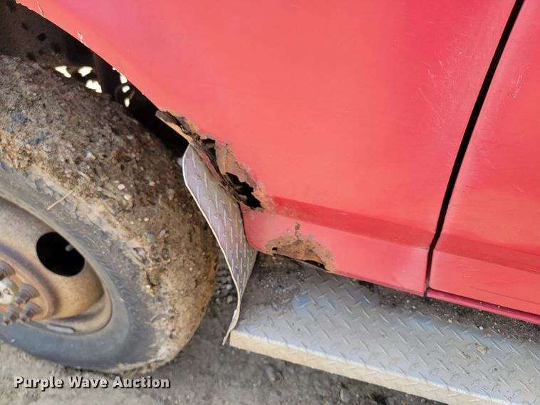 image for item ML9385 1996 Ford F350 XL  flatbed pickup truck