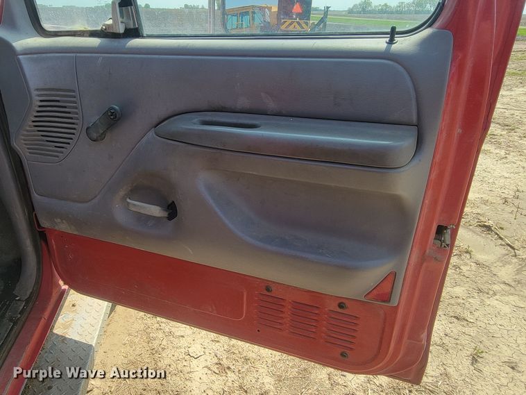 image for item ML9385 1996 Ford F350 XL  flatbed pickup truck