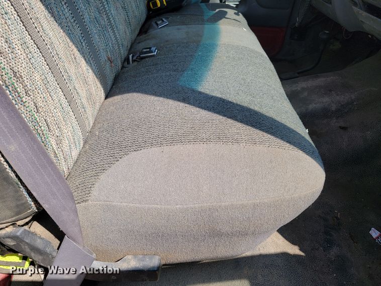 image for item ML9385 1996 Ford F350 XL  flatbed pickup truck