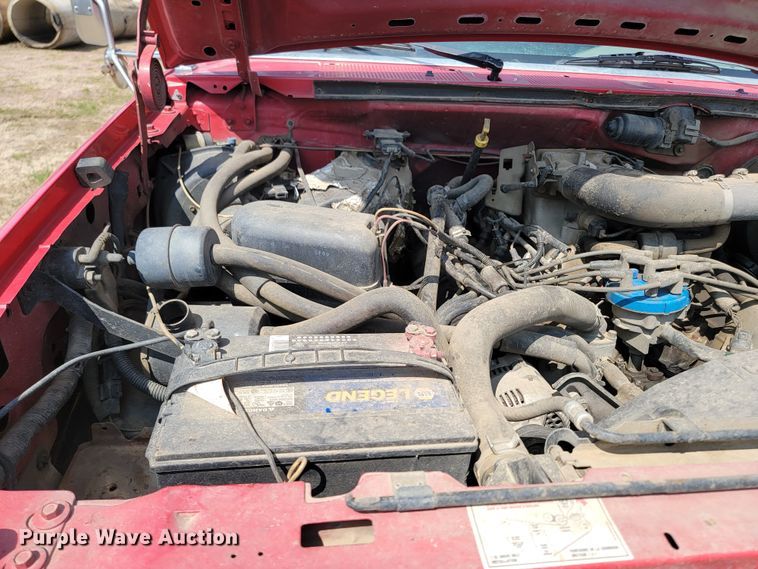 image for item ML9385 1996 Ford F350 XL  flatbed pickup truck