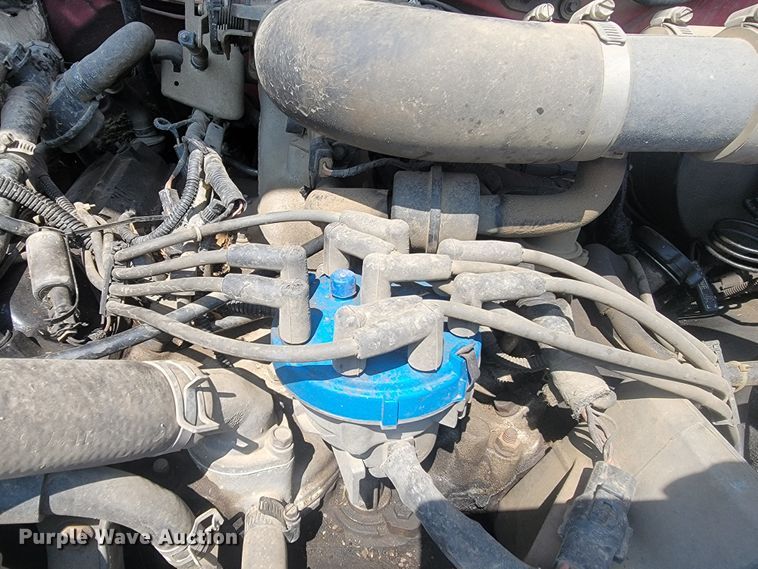 image for item ML9385 1996 Ford F350 XL  flatbed pickup truck