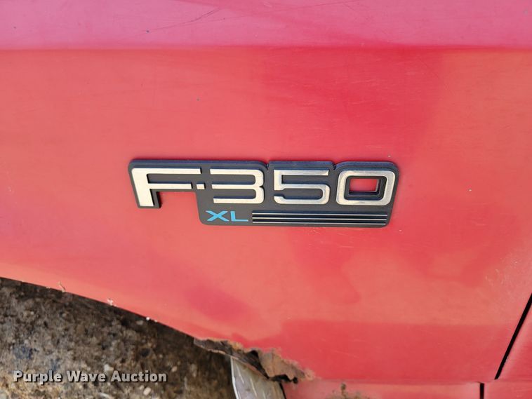 image for item ML9385 1996 Ford F350 XL  flatbed pickup truck