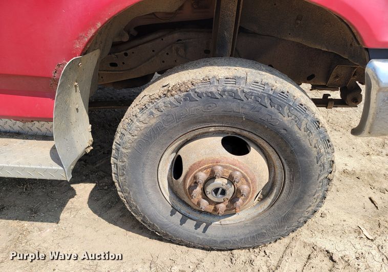 image for item ML9385 1996 Ford F350 XL  flatbed pickup truck