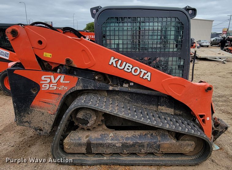image for item ML9388 2017 Kubota SVL95-2S  tracked skid steer loader