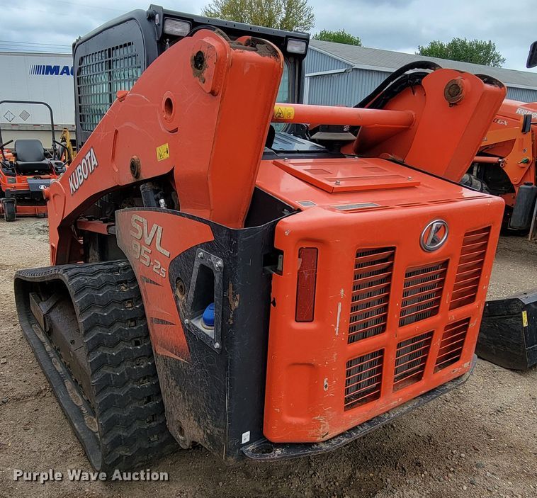 image for item ML9388 2017 Kubota SVL95-2S  tracked skid steer loader