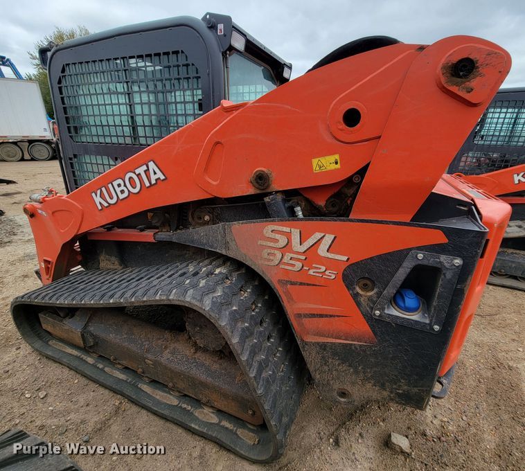 image for item ML9388 2017 Kubota SVL95-2S  tracked skid steer loader