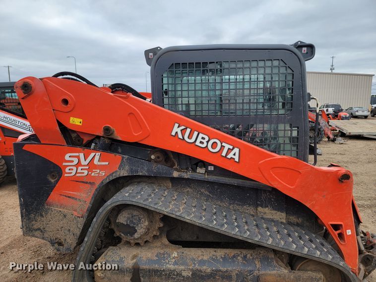 image for item ML9388 2017 Kubota SVL95-2S  tracked skid steer loader