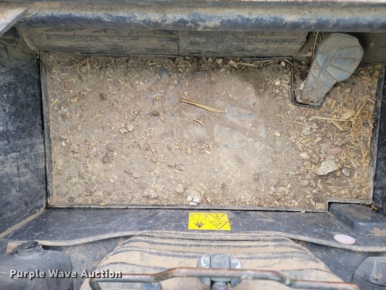 image for item ML9388 2017 Kubota SVL95-2S  tracked skid steer loader