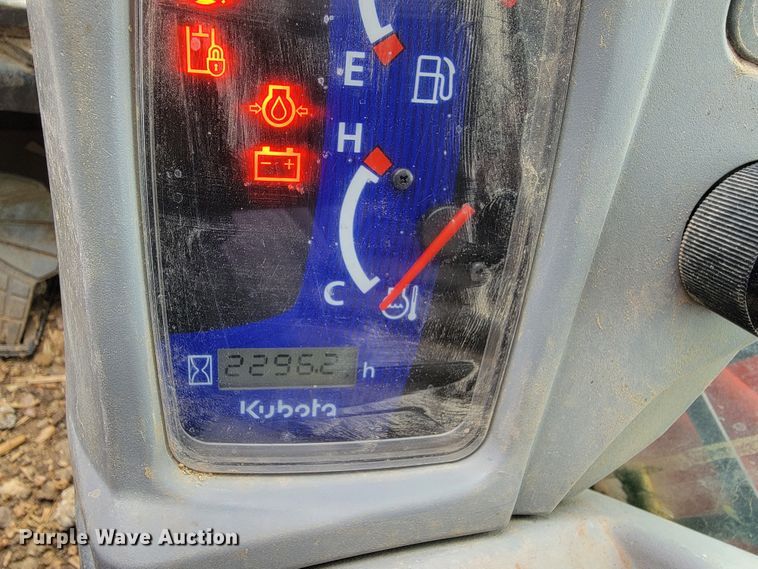 image for item ML9388 2017 Kubota SVL95-2S  tracked skid steer loader