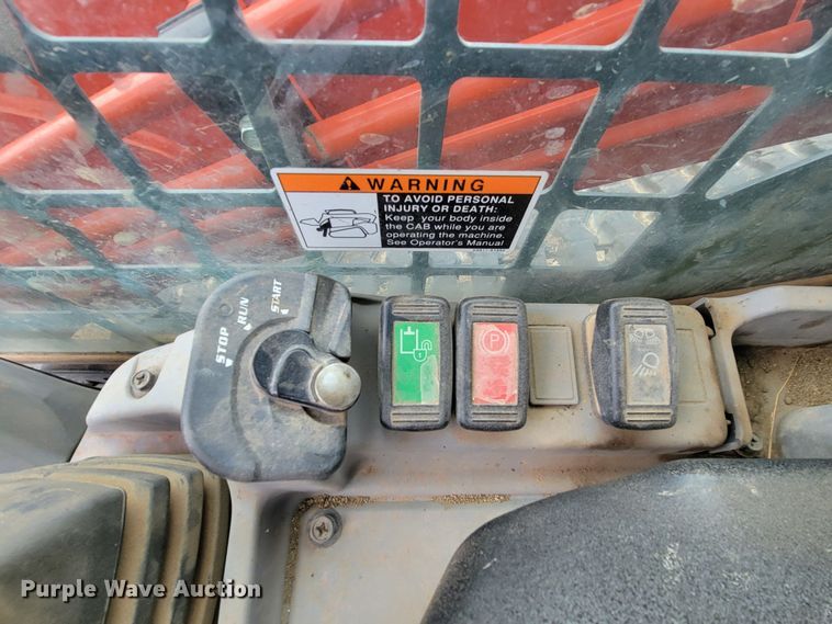 image for item ML9388 2017 Kubota SVL95-2S  tracked skid steer loader