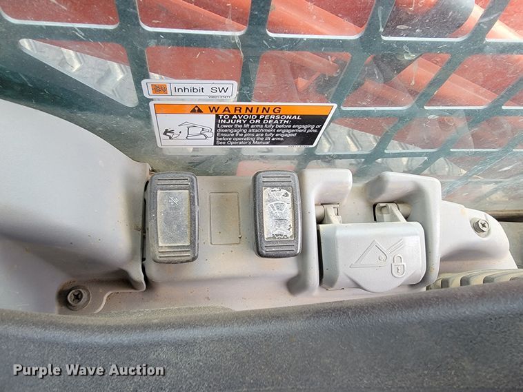 image for item ML9388 2017 Kubota SVL95-2S  tracked skid steer loader