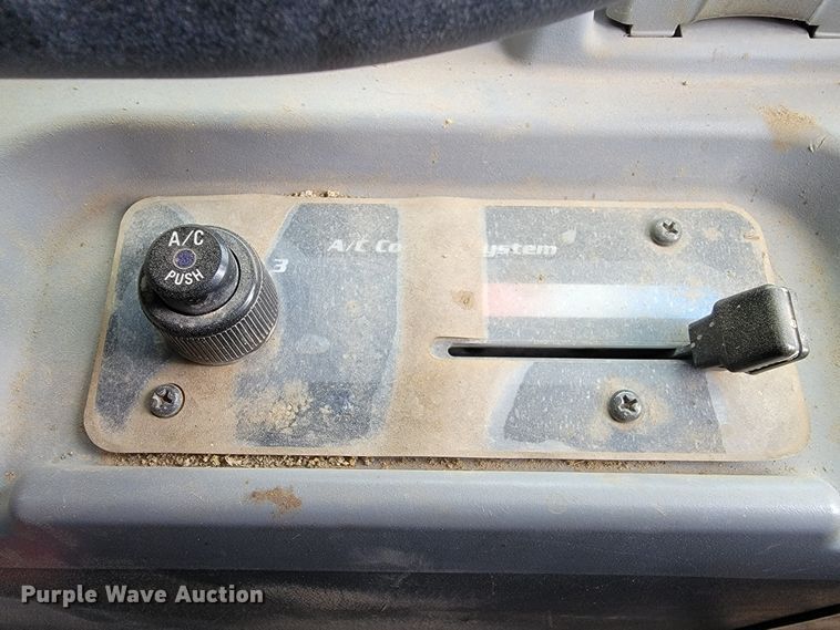 image for item ML9388 2017 Kubota SVL95-2S  tracked skid steer loader