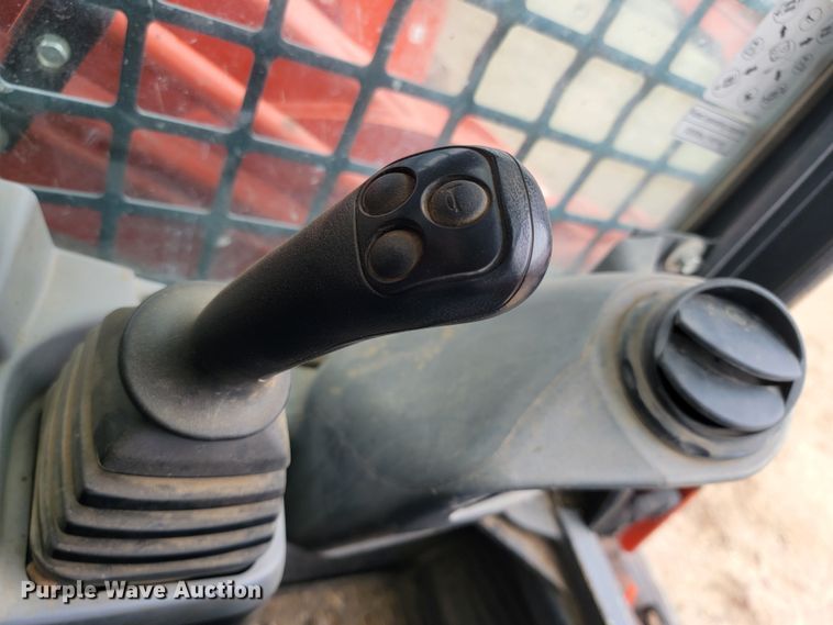 image for item ML9388 2017 Kubota SVL95-2S  tracked skid steer loader