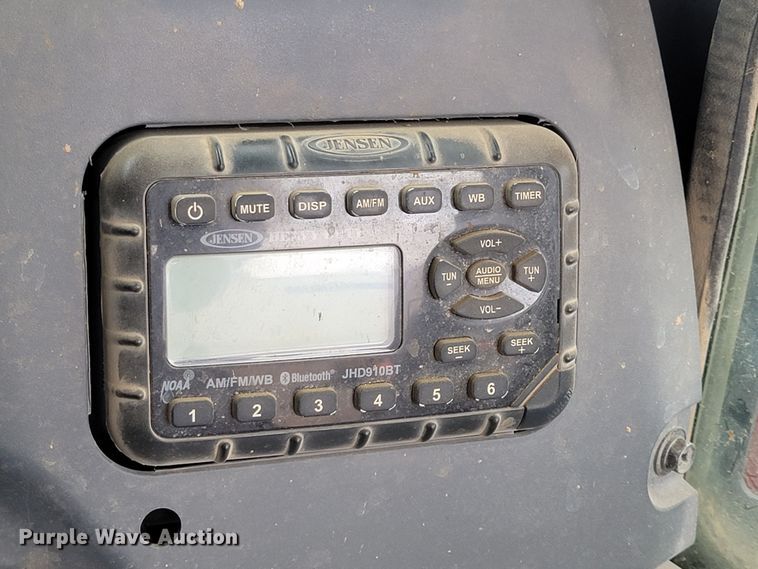 image for item ML9388 2017 Kubota SVL95-2S  tracked skid steer loader